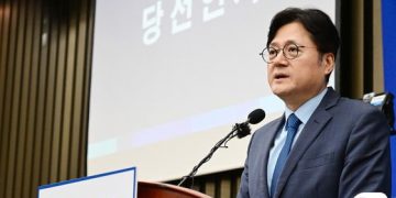 민주당 새 원내대표에 홍익표…”이재명과 총선 승리”