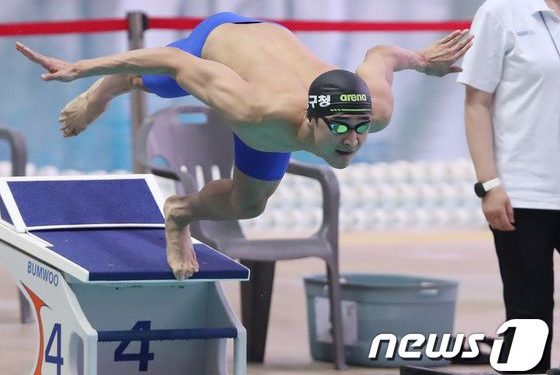 백인철, 남자 접영 50m 깜짝 金 ‘대회新’…25년 만에 접영 금메달