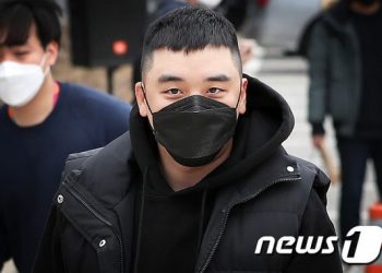 “출소한 승리, 안 변했다”…발리서 두 여성과 ‘시간차 양다리’ 의혹