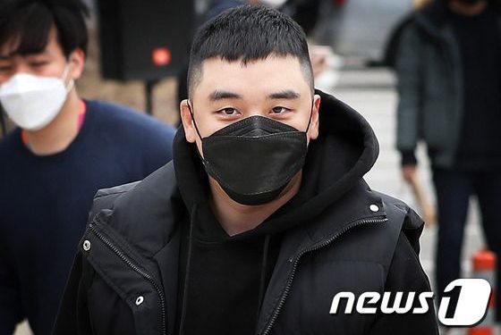 “출소한 승리, 안 변했다”…발리서 두 여성과 ‘시간차 양다리’ 의혹