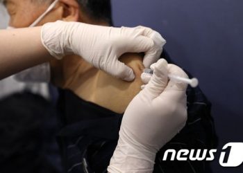 백신 맞고도 코로나 걸렸는데…이걸 굳이 또 맞으라고요?