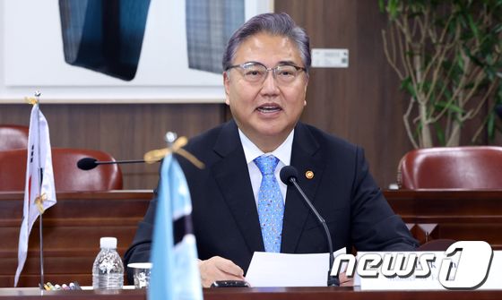 4년만에 한중일 정상회담 성사되나…”韓, 3국 외무장관 회담 제안”