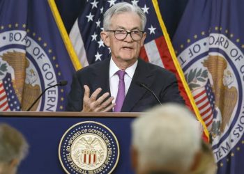 FOMC 금리 22년 만에 최고 수준 ‘동결’…”비둘기로 기울었다”