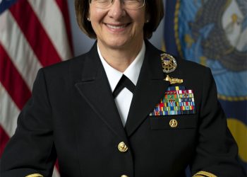 美해군 첫 여성 해군참모총장, 상원서 인준 받아…합참 회의 참석