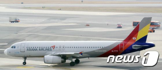 “와! 20초 늦었으면 영종도 갈뻔”…밤 10시59분40초 김포공항 비행기서 터진 환호