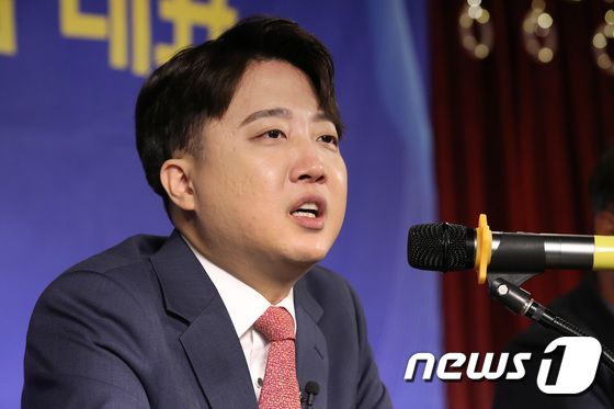 이준석 “신당 만들면 기성정당 아성 깰 것…영남·광주 출마 고려”