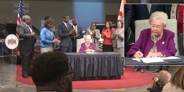 아이비 주지사, 초과 근무 수당 세금 감면법 서명