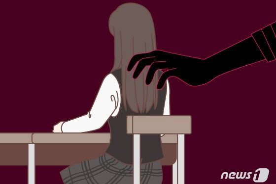 의붓딸 13년간 2000여회 성폭행 한 50대 아빠 구속기소