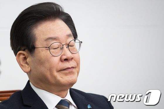 이재명 구속영장 청구 ‘정당한 수사’ 46%, ‘부당한 탄압’ 37%
