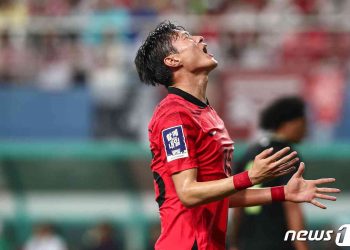 ‘황의조 사생활 영상’ 유포·협박 여성은 친형수…구속 송치