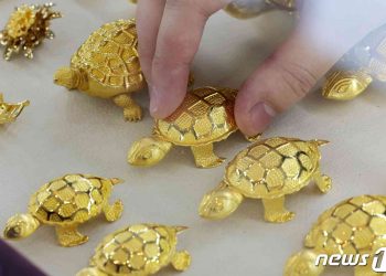 금 슈퍼 랠리 올까…약달러 흐름에 금값 최고치 눈앞