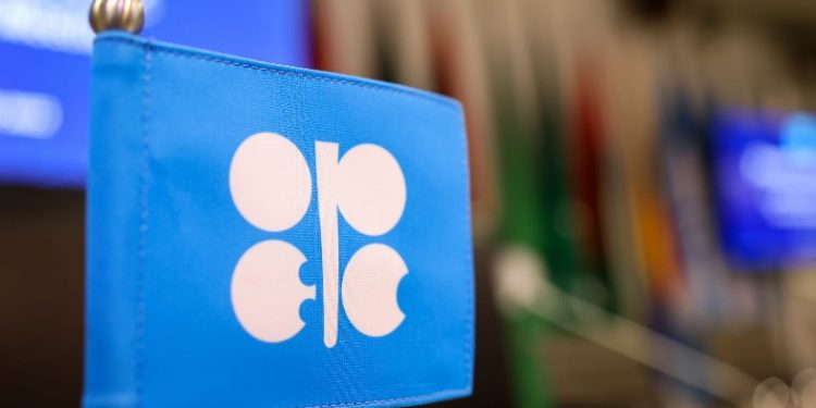 OPEC+ 감산 무시, 국제유가 또 2% 이상 급락