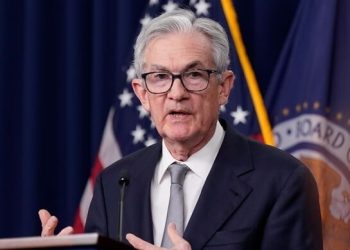 파월 “금리 올릴 수도” 시장의 금리인하 기대에 찬물