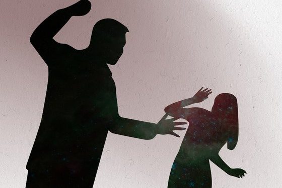 빈집에 여친 데려온 고교생, CCTV 보고 온 모친 훈계에 머리채 잡고 폭행