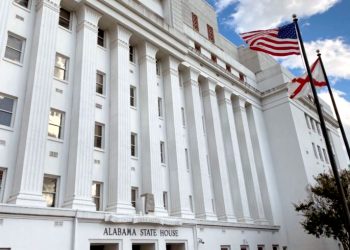 생리대, 기저귀에 판매세 없애는데 정치권 한마음