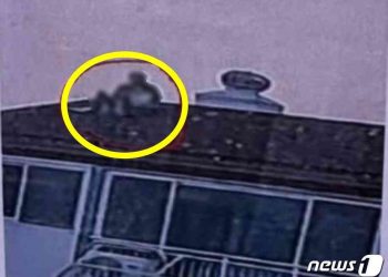 18층 아파트 옥상서 애정행각 젊은 남녀…”저러다 추락사 20대女 잊었나”