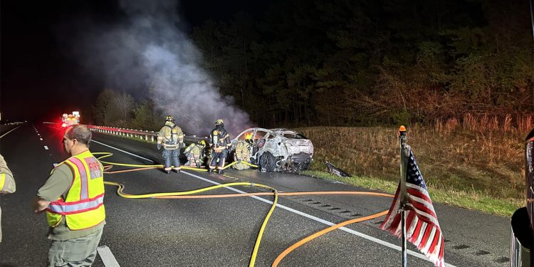 I-65에서 전기차 화재 진화에 물 3만6천 갤런 퍼부었다