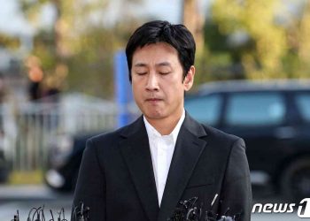 조국 “이선균도 수사 받다 죽음, 명복 빈다”…가세연 “죗값 치러야” 독설