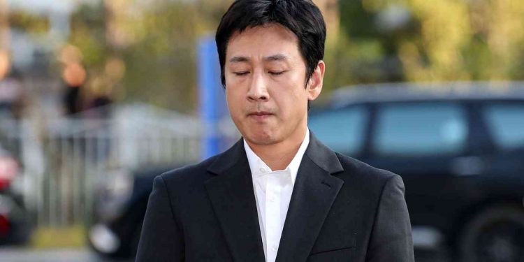 조국 “이선균도 수사 받다 죽음, 명복 빈다”…가세연 “죗값 치러야” 독설