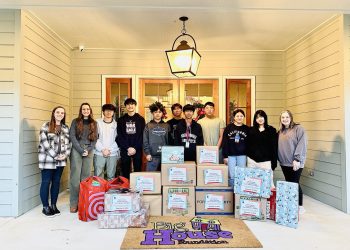 한인 청소년들, 위탁아동들에 훈훈한 크리스마스 선물 전해