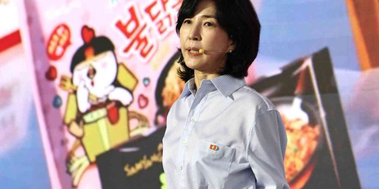 66조 라면시장 뒤흔든 ‘불닭 며느리’…WSJ 대서 특필한 그녀