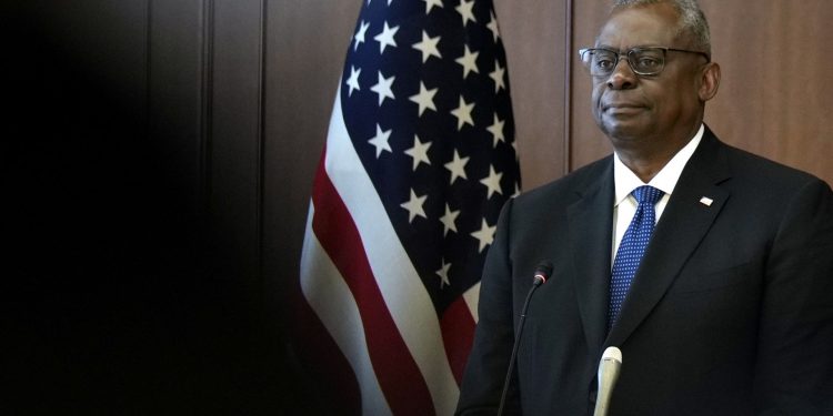 “바이든, 오스틴 국방 해임 고려하지 않아”