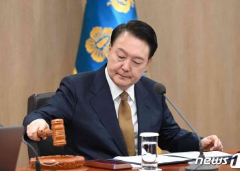 尹 “우주 강국 향한 위대한 발걸음”…우주항공청법 통과 환영