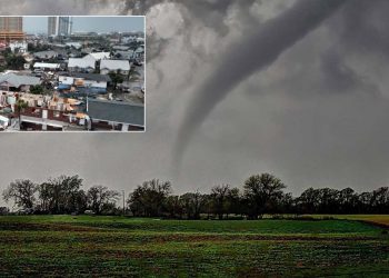 美 남부선 토네이도로 38만명 정전…북부엔 눈보라로 항공 900편 결항