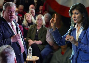 “헤일리 결국 폭망한다”…美대선 하차한 크리스티, 사담 생중계 ‘곤혹’