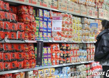 “지구촌 휩쓴 ‘K-라면’ 열풍”…수출액 최초 10억달러 돌파