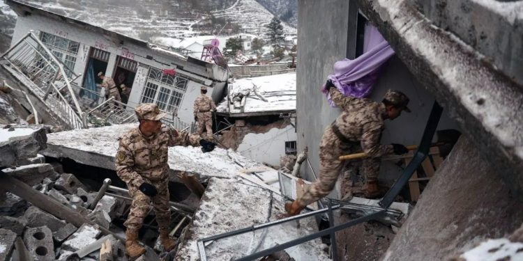 중국 윈난성 산사태 사망자 31명으로…아직 13명 행방불명