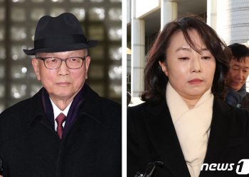 ‘朴정부 블랙리스트’ 김기춘 파기환송심 징역 2년으로 감형…”상고할 것”