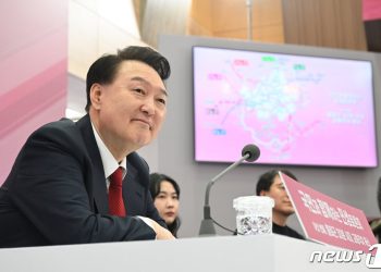 윤 대통령 “3년간 1500여개 행정 구비서류 디지털화”