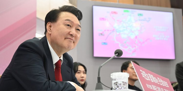 윤 대통령 “3년간 1500여개 행정 구비서류 디지털화”