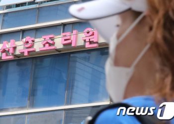 “한국 저출산율 이유 알겠네”…’2주 800만원’ 산후조리원 간 NYT기자