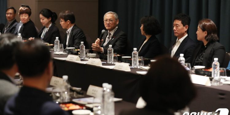 유인촌 장관, 22개국 관광공사 해외지사장에 ‘공세적 마케팅’ 주문