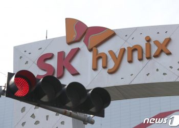 “SK하이닉스, 美인디애나주에 첨단 반도체 공장 세운다”-FT