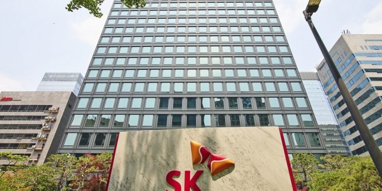 SK이노 작년 영업익 1.9조, 51%↓…SK온 적자폭 축소