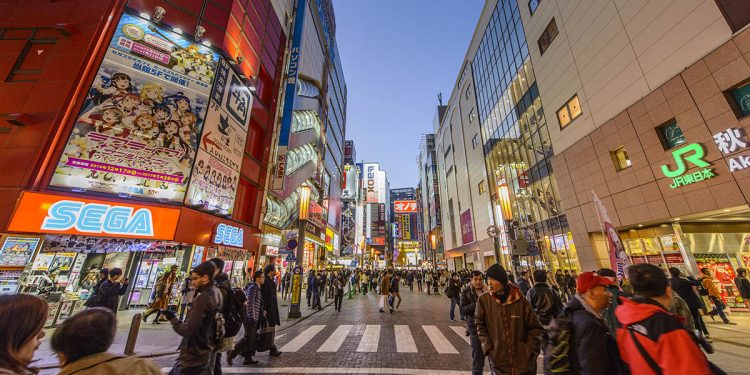 日 기혼 10명 중 6명은 ‘섹스리스’…20대男 절반이 “성경험 없어”