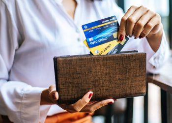 미국 신용카드 부채 1.13조달러 사상 최대…연체율 급등