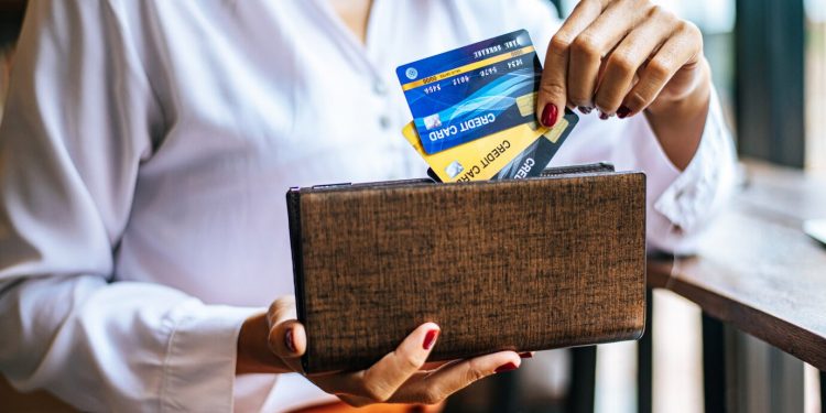 미국 신용카드 부채 1.13조달러 사상 최대…연체율 급등