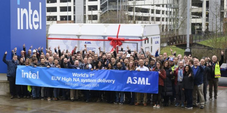 ‘최첨단 EUV’ 먼저 받은 인텔 美 공장에 ASML 핵심인력 상주