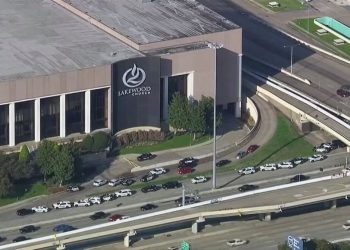 美규모 3위 텍사스주 교회서 총격…30대 여성 용의자 현장 사살