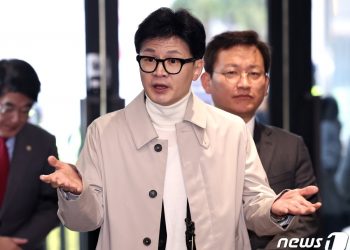 野 ‘서울의봄’ 與 ‘건국전쟁’…총선 두달 앞 영화관 꽂힌 ‘정치 코드’