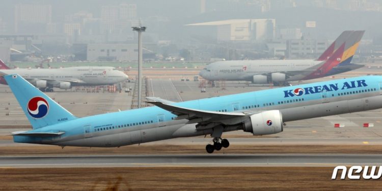 EU, 대한항공·아시아나 합병 승인…’메가캐리어’ 한걸음 남았다