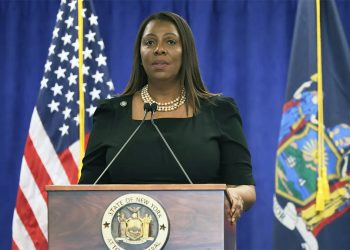 트럼프 4700억원 벌금에 뉴욕 법무장관 “미납 시 자산 압류” 경고