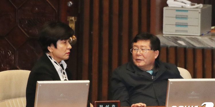‘하위 10%’ 설훈 “탈당 조만간 말씀…이낙연과도 논의”
