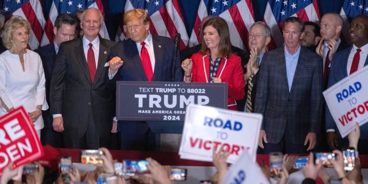 트럼프, SC경선서도 승리로 ‘5연승’…헤일리 “경선 계속 참여”