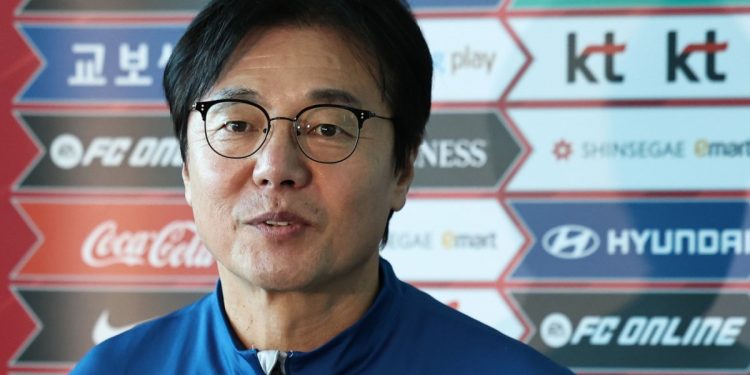 황선홍 임시 감독 “한국 축구에 조금이나마 도움이 되고 싶다”