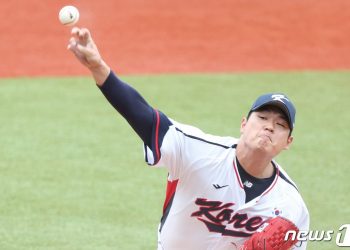 “나균안, 업소녀와 불륜…장인이 사준 車 블박 끄고 했다” 아내 폭로